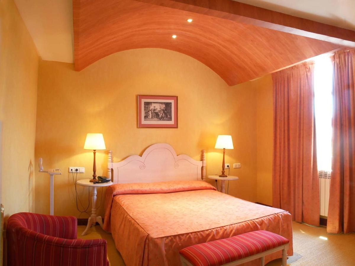 Hotel San Camilo Navarrete Quarto foto